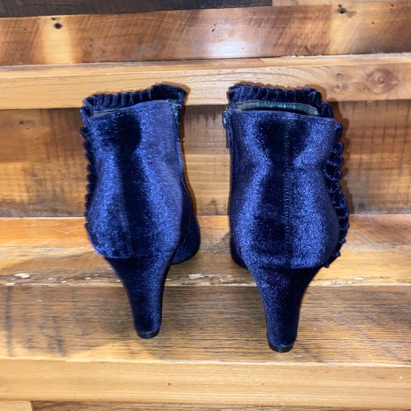 Aerosoles Heelrest Navy Faux Suede Heeled Ankle Bootie Size 8.6 - Picture 3 of 7